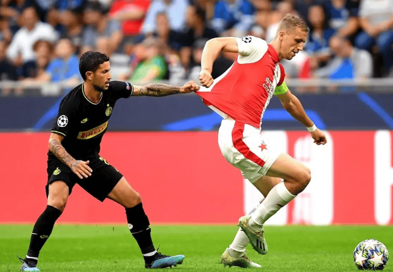 包含赛地聚焦：法国杯加时末段热度飙升，里昂遗憾出局，底气十足，阵容厚度经受考验的词条