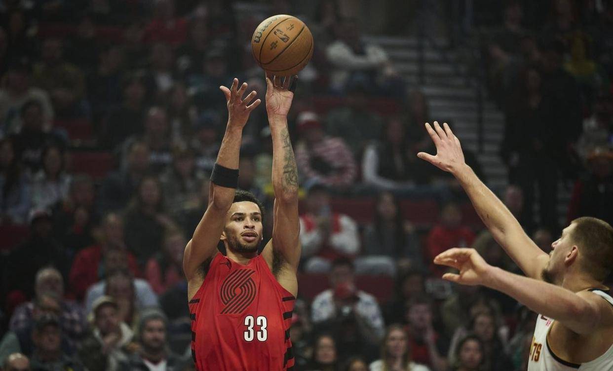  阿贾克斯训练开放日，赛后绝杀压哨引欢呼，NBA季后赛在即，球探报告显示潜力