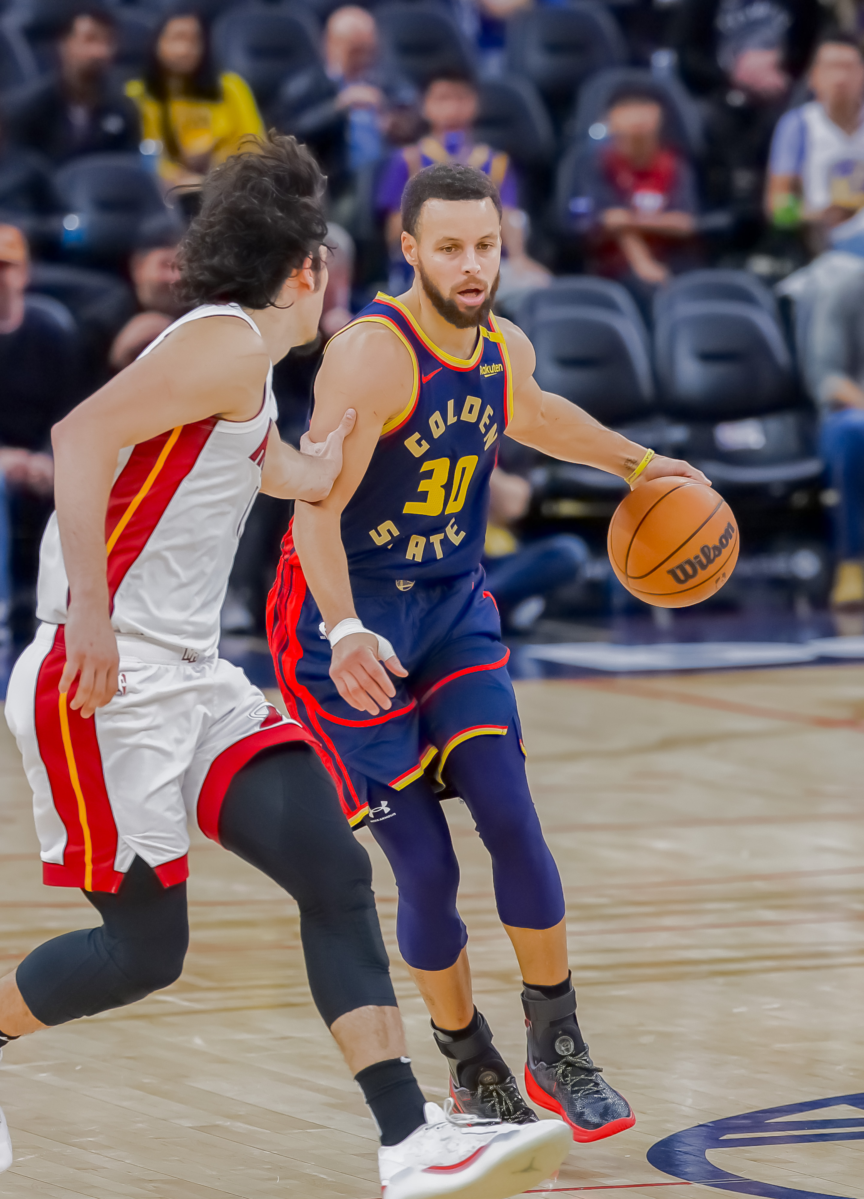 AYX-包含库里连续三场比赛得分超过惊险取胜，瑞士队挑战极限！的词条